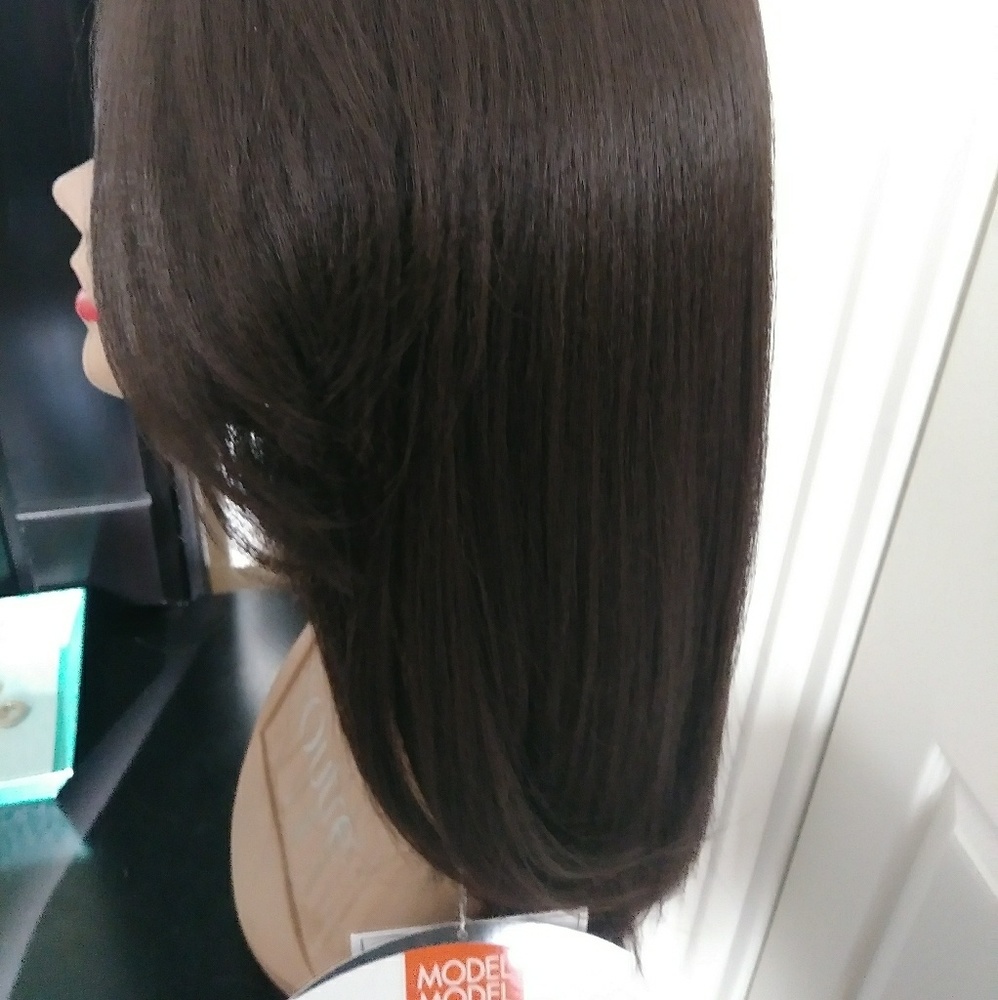 Beautiful model model wig - Picture 4 of 4